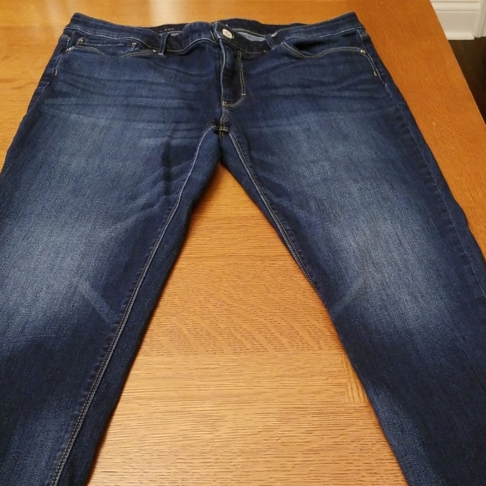 White House Black Market Slim Crop Jeans